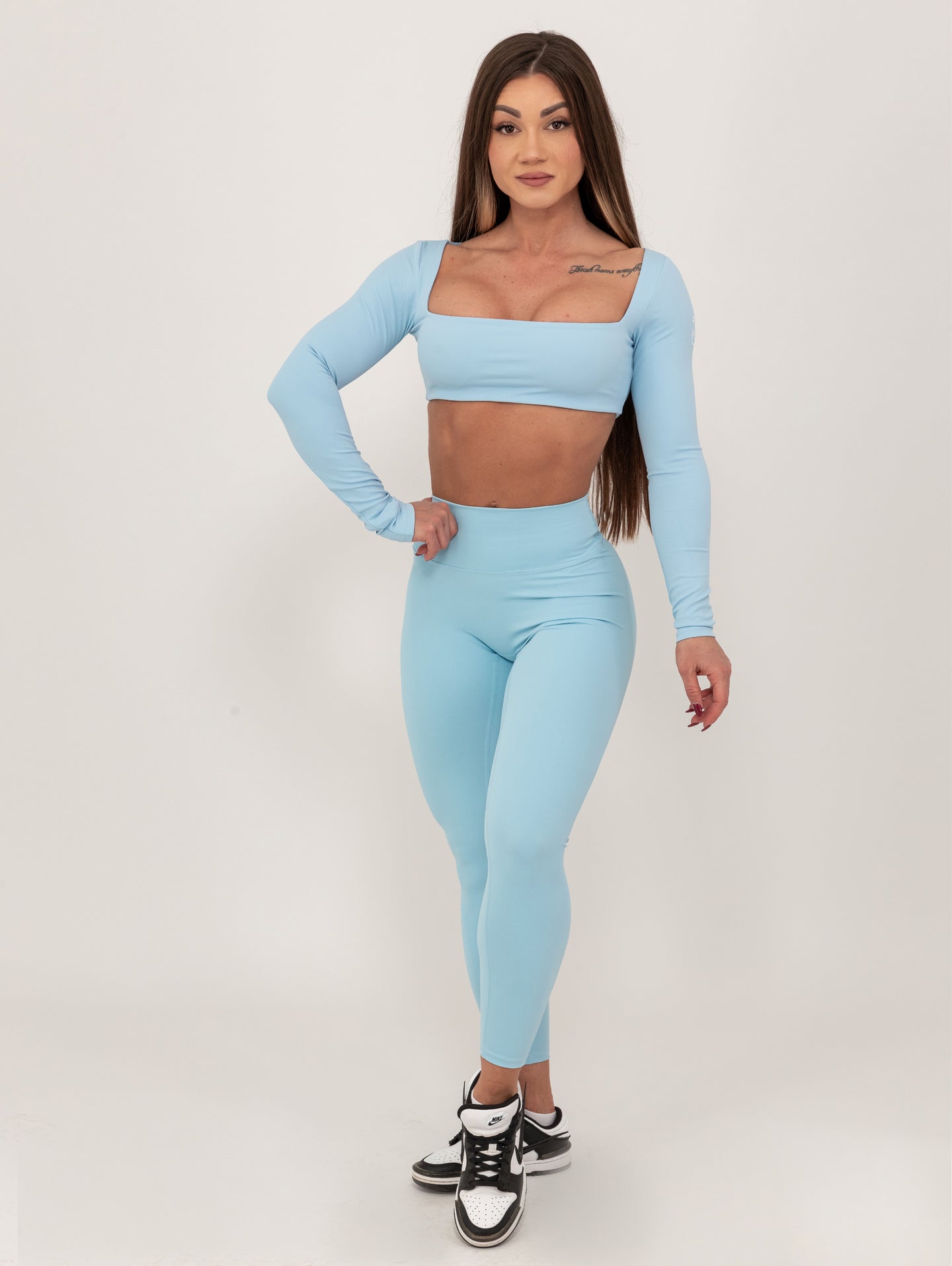 Спортен клин Essential с набран шев