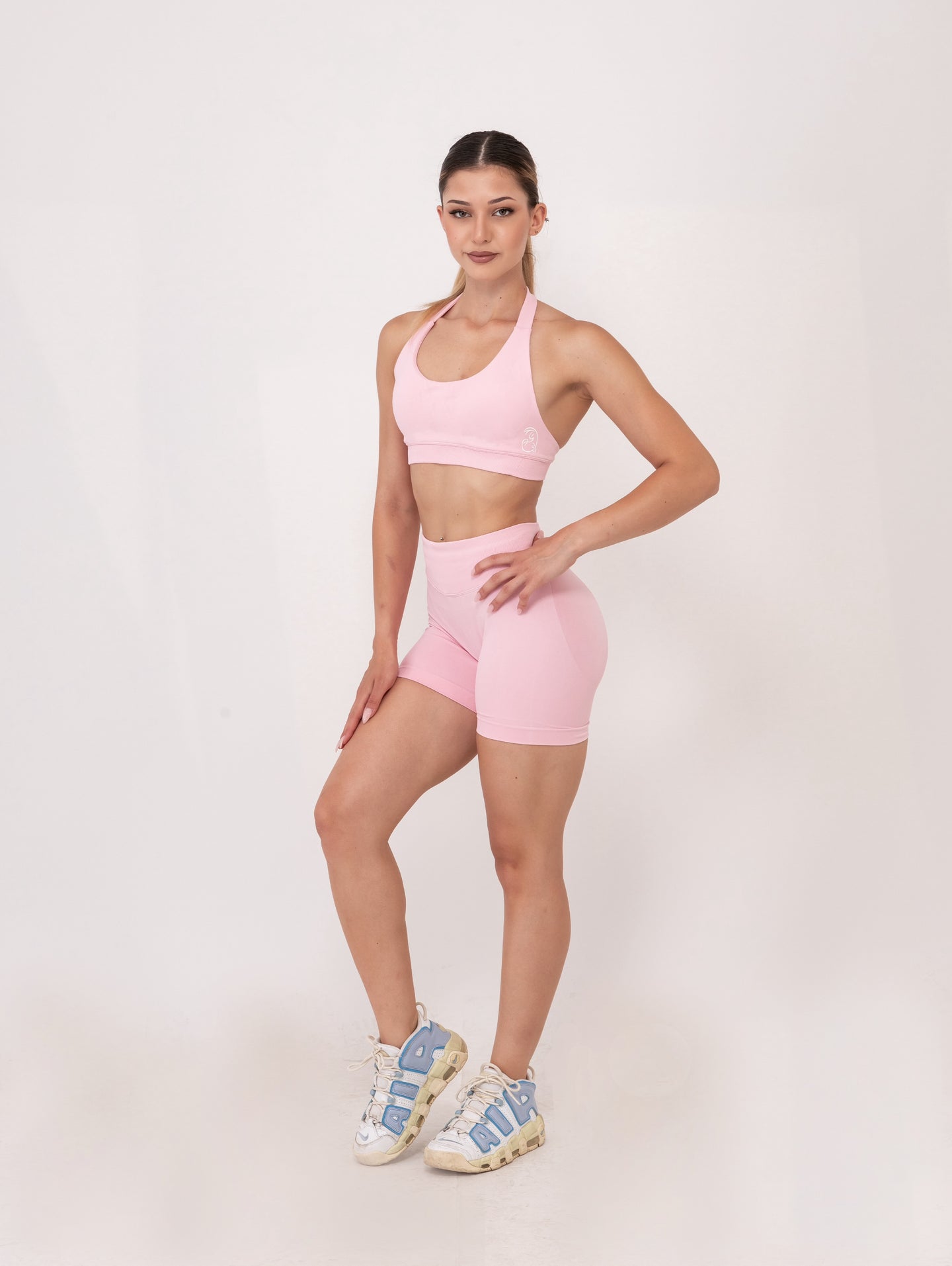 Fit Bunny Gravity къс клин в розово - безшевен дамски клин в розов цвят ниска рипсена талия и силиконово лого на заек.
