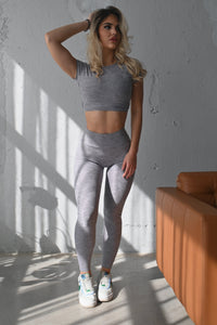 Спортна тениска Criss Cross с изрязан гръб - Fit Bunny