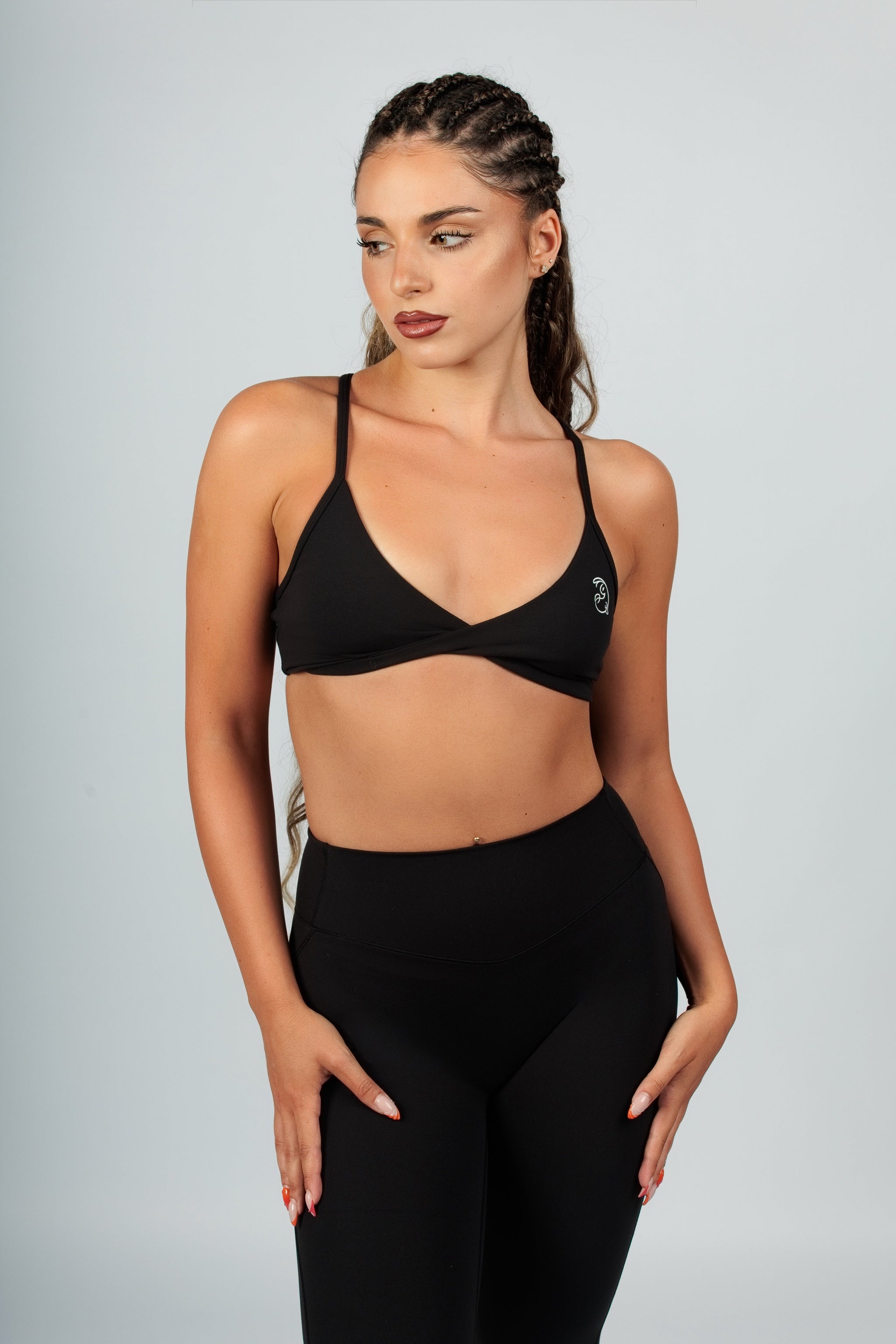 Спортно бюстие Balance с кръстосан детайл - Fit Bunny